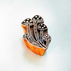 Tampon d'impression en bois sculpté à la main en forme de champignon pour l'art de l'impression au bloc indien et les motifs artisanaux inspirés de la nature - Product Image 3