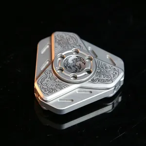 Spinner de doigt EDC Mecha élégant, jouet anti-stress en métal à manivelle portable pour usage quotidien, soulagement TDAH, cadeaux pour adultes, pour les 14-18 ans - Product Image 2