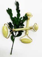 Rouleau de massage Gua Sha logo personnalisé masseur de visage en jade naturel avec boîte rouleau de jade Xiuyan de haute qualité guasha