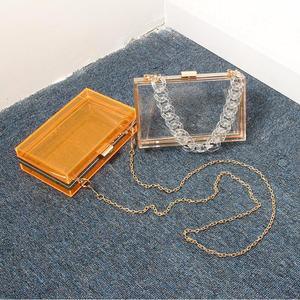 Vente flash : Ensemble sac à main et pochette transparente pour femme avec chaînes - Product Image 1