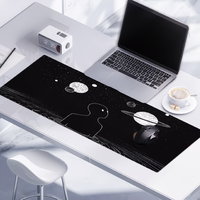 Tapis de souris gaming grand format Cosmic Fantasy Art, surface lisse, coutures précises, accessoires de bureau pour ordinateur.