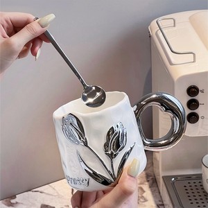 Tazza da Caffè Tulipano All'Ingrosso, Ceramica di Lusso Raffinata, Nuovo Stile 2025 per Coppie, Altamente Attraente per Donne - Product Image 1
