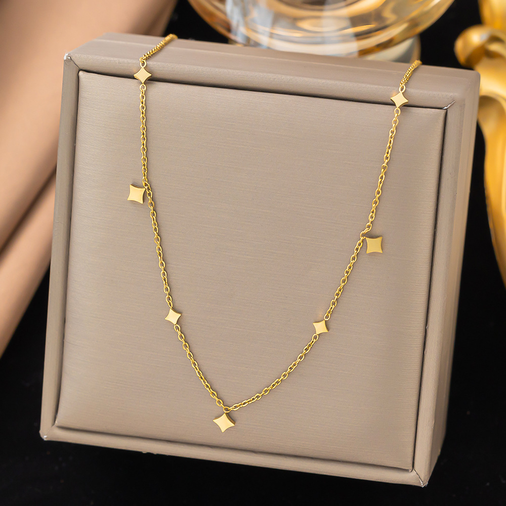 petit collier carré doré