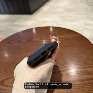 เคส KAOU สำหรับ iPhone 16 Pro บางหรูหรา หนังเทียมนุ่มอย่างดี แข็งแรง ทนทานต่อแรงกระแทก ป้องกันเลนส์ ดีไซน์สำหรับนักธุรกิจ - Product Image 3