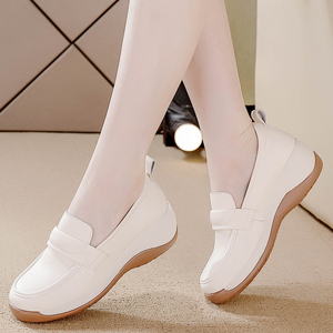 Nouveau design chaussures blanches à enfiler talons compensés pour femmes augmentation de la hauteur design classique dame baskets décontractées à bas prix usine - Product Image 3