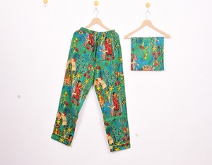 Ensemble de pyjama élégant à col rond en coton léger pour l'été, imprimé à la main, pour femmes, prix de gros - Product Image 5