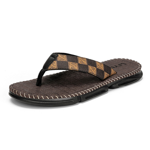 Vente en gros bon marché Pantoufles pour hommes Pantoufles antidérapantes pour l'intérieur et l'extérieur Chaussures de plage Sandales Tongs pour l'été et l'hiver - Product Image 1