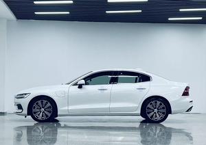 Voiture d'occasion <span class=keywords><strong>Volvo</strong></span> <span class=keywords><strong>S60</strong></span> T8 PHEV AWD 2020, berline de luxe d'occasion, conduite à gauche, automatique, robuste, haute technologie, performance <span class=keywords><strong>hybride</strong></span> scandinave - Product Image 2