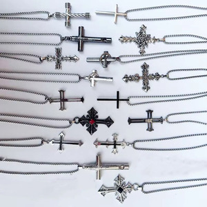 Collana con Ciondolo a Croce in Acciaio Inossidabile, Design Trendy e Resistente allo Sbiadimento, Gioielli Estivi alla Moda per Uomo e Donna - Product Image 1