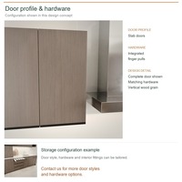 Meuble de cuisine contemporain en placage de bois, en configuration en U, avec portes en dalles de couleur fumée et poignées intégrées