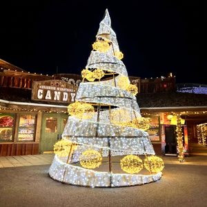 Arbre de Noël avec lumières LED : une grande décoration festive pour les centres commerciaux, les hôtels, les stations balnéaires et les places de ville - Product Image 1
