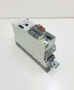 1 Unidad Nueva y Original en Stock E84AVTCE1522SX-0 Controlador PLC Industrial Dedicado, PLC Programable Original Disponible para Entrega Inmediata - Product Image 1