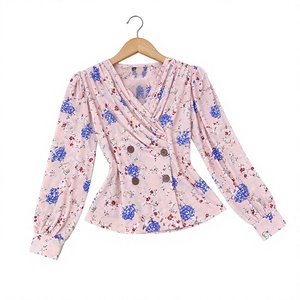 Blusa Elegante con Estampado Floral para Mujer, Cuello en V Drapeado, Detalle de Botones en la Parte Delantera, para Uso Casual Elegante y Tiendas Minoristas - Product Image 1