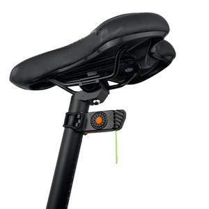 Feu arrière de vélo rechargeable par USB, feu arrière LED étanche IPX4, 4 modes, rouge rose, vert fluorescent, support en plastique - Product Image 2