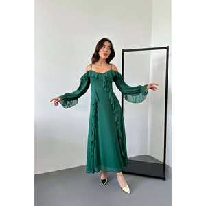 ชุดราตรีผ้าชีฟองสีเขียวมรกตแบบเปิดไหล่ แต่งระบาย ทรงเอไลน์ เอวธรรมชาติ ซ้อนชั้นโปร่ง - Product Image 4