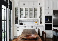 Ensemble d'armoires de cuisine moderne Grand Range Hood White MDF Solid Wood Shaker Design comprend un évier Charnière de robinet Tiroir Slide Toe Kick Kitchen Cabinet Set