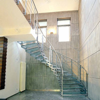 Escalier flottant cantilever avec support dissimulé pour intérieur, idéal pour les petites maisons