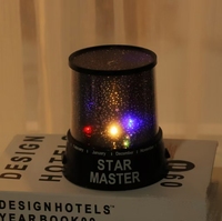 Projecteur Cylindrique Compact Gala Xy pour un Ciel Étoilé Lumineux et Coloré – Veilleuse Star Master Idéale pour Cadeau d'Anniversaire (Vente en Gros)