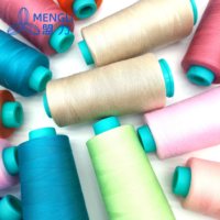 1000 renk yüzde 100 polyester dikiş ipliği 30s/2 40s/2 50/2 5000yds 100% polyester dikiş giyim için