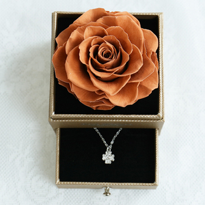 Boîte cadeau transparente artisanale de <span class=keywords><strong>petite</strong></span> taille pour présenter des bijoux, des bagues avec des fleurs éternelles conservées pour la décoration de la maison - Product Image 2