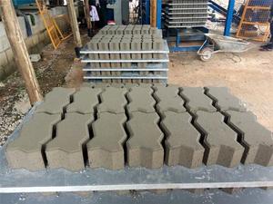 Chất Lượng Tốt Nhất <span class=keywords><strong>QT4</strong></span>-<span class=keywords><strong>24</strong></span> Quy Mô Nhỏ Hollow Khối Máy Khối Gạch Làm Máy Móc Rắn Thông Số Máy Làm - Product Image 6