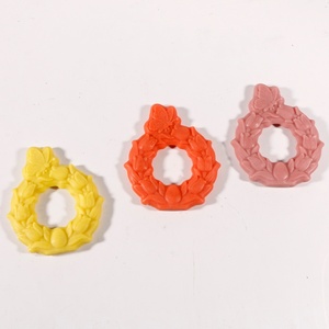 Moule en silicone multi-artisanat TangChu avec motif couronne et papillons pour bougies, savons, créations en plâtre et décorations artisanales pour la maison - Product Image 4