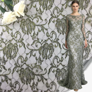 Tessuto in Pizzo Stile Chantilly con Motivo Floreale Elegante per Abiti da Sera e da Sposa di Lusso in <span class=keywords><strong>Oro</strong></span> e Verde - Product Image 1