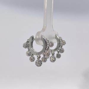 ต่างหูห่วงทองเหลืองชุบทองคำขาว Tianyu Gems ประดับพู่ทรงกลมและเพชรคิวบิกเซอร์โคเนีย ดีไซน์คลาสสิกสำหรับผู้หญิง - Product Image 4