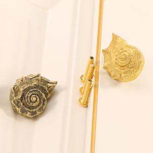 Manija de Puerta, Tirador de Gabinete y Gancho de Pared de Latón con Amonita Fósil Marina Antigua para Decoración del Hogar - Product Image 4