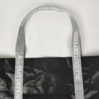 Sac fourre-tout en polypropylène laminé noir résistant, réutilisable, imperméable, avec logo personnalisé