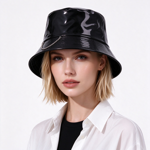 Sombrero de Pescador de PU Patentado con Cadena Metálica Decorativa, Impermeable, Protección UV, Casual, para Viajes al Aire Libre - Product Image 1