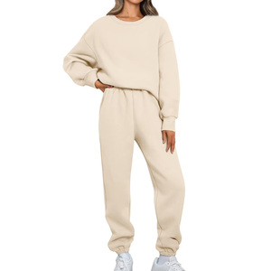 Conjunto de Sudadera y Pantalón para Mujer de Corte Moderno, Ideal para Uso Diario con un Estilo Limpio y Elegante para el Mercado de Moda Casual - Product Image 1