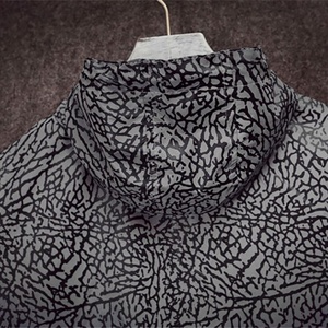 Chaqueta Bomber Reflectante con Logotipo Personalizado para Hombre, 100% Poliéster, con Capucha, Cuello Alto, Manga Larga, Resistente al Viento, de Tejido Softshell - Product Image 2
