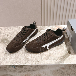 Zapatillas Bajas de Gamuza Marrón de Alta Calidad al por Mayor con Franja Lateral Blanca, Calzado Casual de Carreras, Proveedor a Granel - Product Image 1