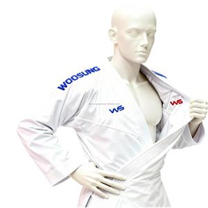 最適な軽さ、最高のパフォーマンスを実現する空手着、リバーシブルで両面着用可能、レーザーカットメッシュによる軽量化 - Product Image 1