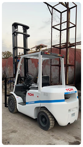 Montacargas Diésel Mini TCM TCM30 FD30 Japonés de Segunda Mano, 3 Toneladas, Mástil de 3 Etapas, Uso Interior, Operación de Pie, Bajo Precio en Venta - Product Image 1