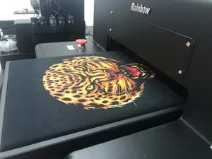 Levendig Effect Dtg Kledingstuk Digitale Flatbed T-shirt Printer Met L1800 Voor Textiel Materiaal Met Gratis Rotary Afdrukken Sevice