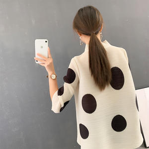 Giacca Miyake plissettata 2025 nuova camicetta <span class=keywords><strong>a</strong></span> <span class=keywords><strong>fiori</strong></span> autunnali camicie taglie retrofus camicette da <span class=keywords><strong>donna</strong></span> cappotti top - Product Image 3