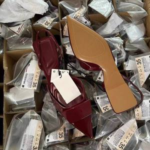 รองเท้าส้นแบนแฟชั่นฤดูร้อน สีแดงไวน์ยอดนิยม รองเท้าหัวแหลมสำหรับสุภาพสตรี - Product Image 5