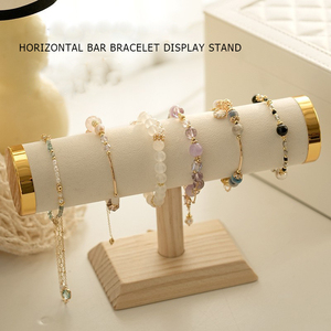 Expositor de Pulseras de Lujo Marca EQ con Base de Madera y Cilindro de Terciopelo para Mostrador de Joyería y Vitrinas de Marcas de Joyería - Product Image 2