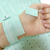Pulseras Promocionales de Vinilo PVC con Diseño de Arte Folclórico, Resistentes al Agua, Personalizadas OEM, con Impresión en Serigrafía para Eventos y Festivales