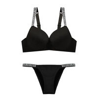 Soutien-gorge à bretelles style VS Secret taille basse avec strass et anneau en acier, culotte string froncée pour poitrine généreuse - Effet push-up sexy pour petite poitrine