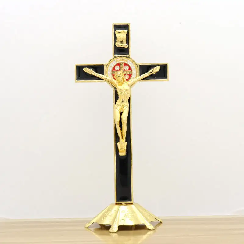 KOMI Home Decorações Coleção Tabletop Standing Gold Metal Preto Esmalte Crucifixo Cruz Ornamentos para Lembranças Presente Do Negócio