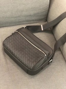 Bolso de Hombro de Piel de Becerro Suave como la Mantequilla. Bolso de Cuero Minimalista para Uso Diario, para Tablet de 10 Pulgadas Logotipo Personalizado B2B de Fábrica - Product Image 6