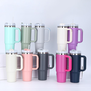 Gobelet à bière ou à <span class=keywords><strong>café</strong></span> en acier inoxydable de 40 oz avec logo personnalisé en gros, gobelet de 40 oz avec poignée 2.0 et couvercle avec paille pour fête - Product Image 1