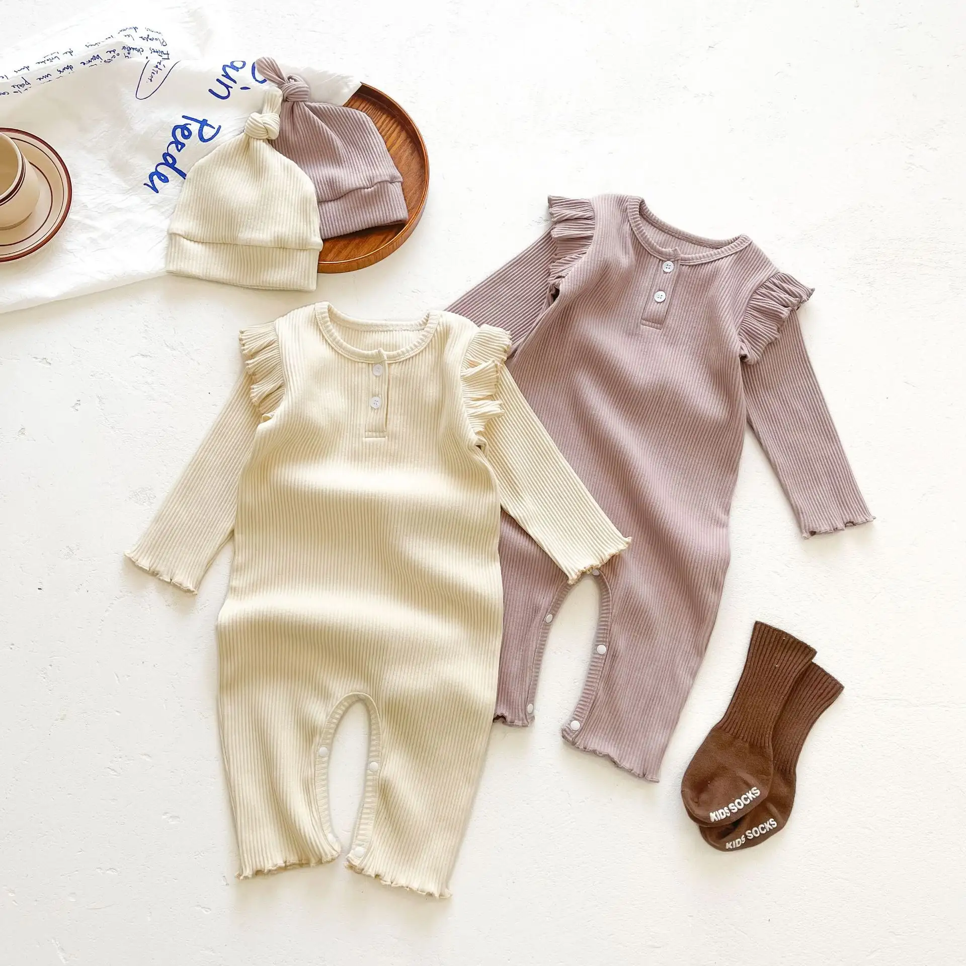 2022 Nieuwe Boutique Peuters Kleding Baby Flutter Mouw Jumpsuit Solid Unisex Baby Kleding Katoen Geribbelde Baby Romper