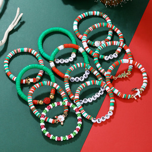 Bracelets porte-bonheur de Noël en argile polymère avec perles lettres et motifs de dessins animés – Bijoux cadeaux - Product Image 1