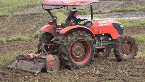 Tractor Agrícola M6040 de 60HP 4WD con Caja de Cambios, Alta Productividad, Uso Pesado, Nuevo - Product Image 4