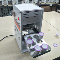 Machine de scellage manuelle à 6 cavités pour capsules K-Cup, populaire pour le scellage à chaud des capsules de café en aluminium et l'emballage de canettes et de films.