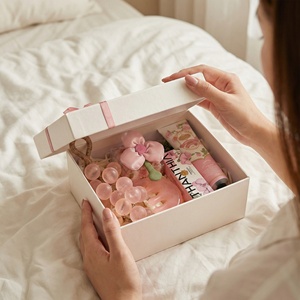 Set Regalo Premium Lunaire per il Relax con Sapone a Forma di Uva, Fiore, Asciugamano, Pettine in Giada per il Cuoio Capelluto e Crema Mani, Ideale per <span class=keywords><strong>Regali</strong></span> di Compleanno - Product Image 6